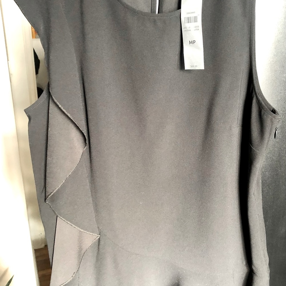 Ann Taylor side ruffle sleeveless top